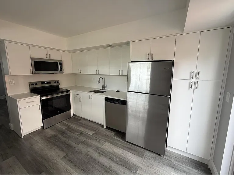320 SW 1st St #D-4 — Photo 3