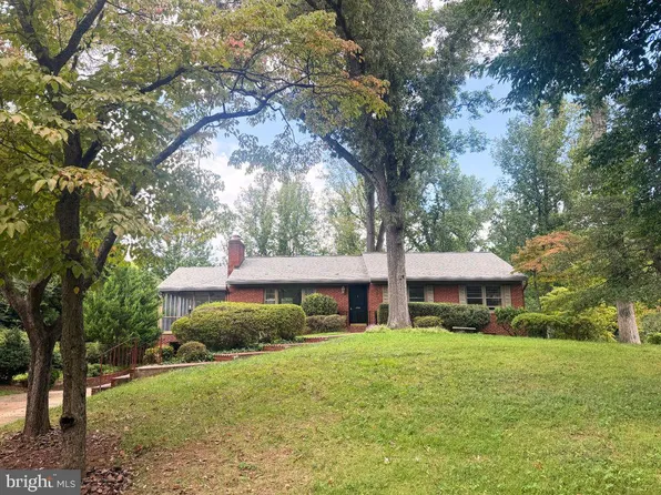 6450 Queen Anne Ter, Falls Church, VA 22044