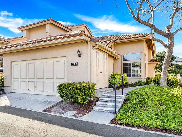 2394A Greenbriar Dr — Photo 1