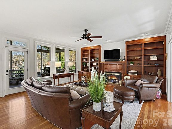 5th image of 8710 Oakthorpe Dr