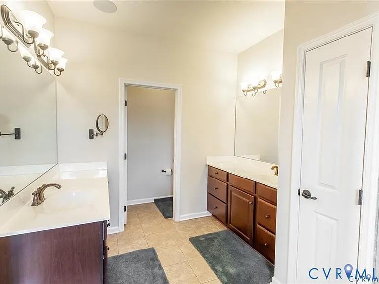 411 Siena Ln — Photo 34