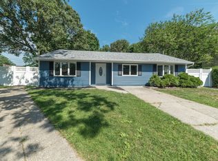 8 Corvair Ln, Selden, NY 11784