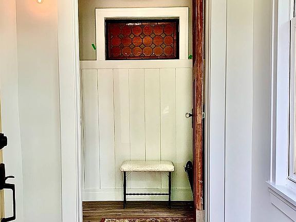 3rd image of 314 Eagle St