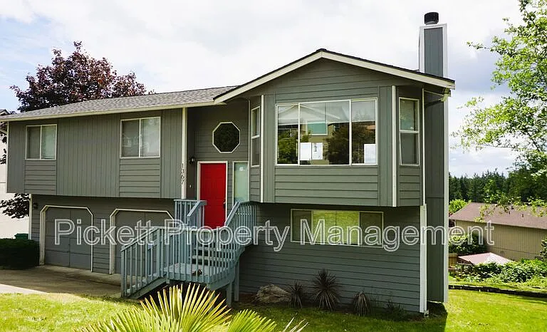 1367 NW Rockford Cir — Photo 2