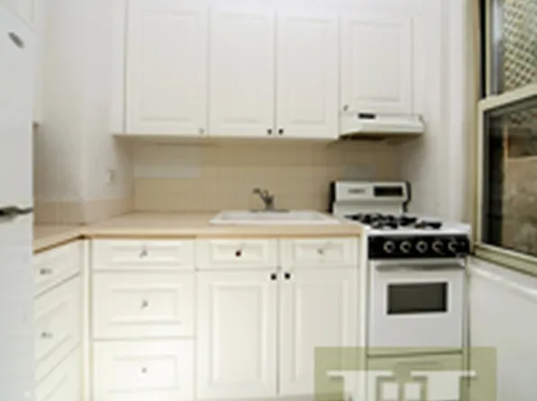 400 East 52nd Street image 1 of 6