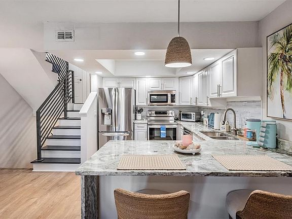 5th image of 200 Meres Blvd APT 16