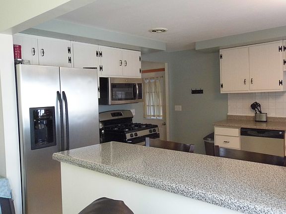 4th image of 36 Birchwood Dr