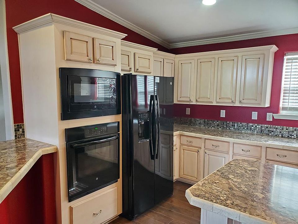 1st image of 604 Avenue E