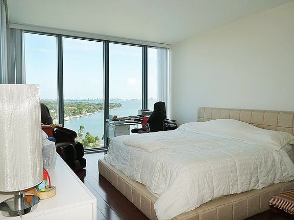 4th image of 601 NE 36th St #126