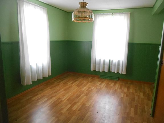 4th image of 217 Jefferson Ave