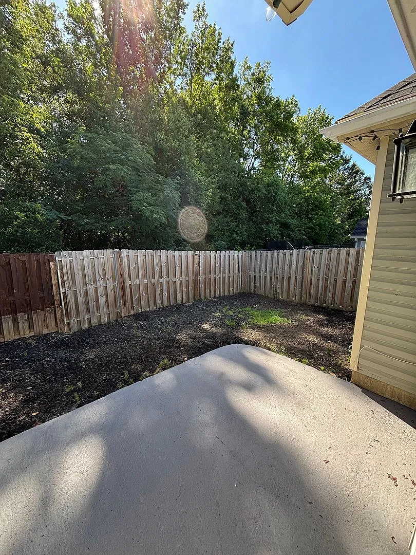 Building Photo - 806 Whispering Willow Ct