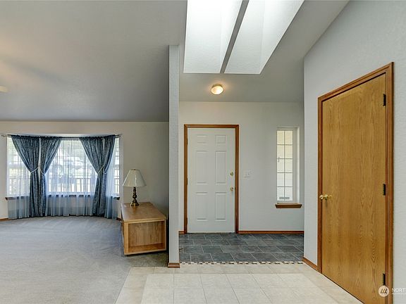 4th image of 1035 Scarlet Oaks Drive SE