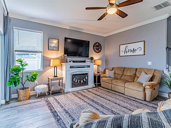 3rd image of 9868 Pecan Hickory Way