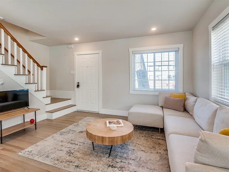 706 Cedar Hill Ave — Photo 2