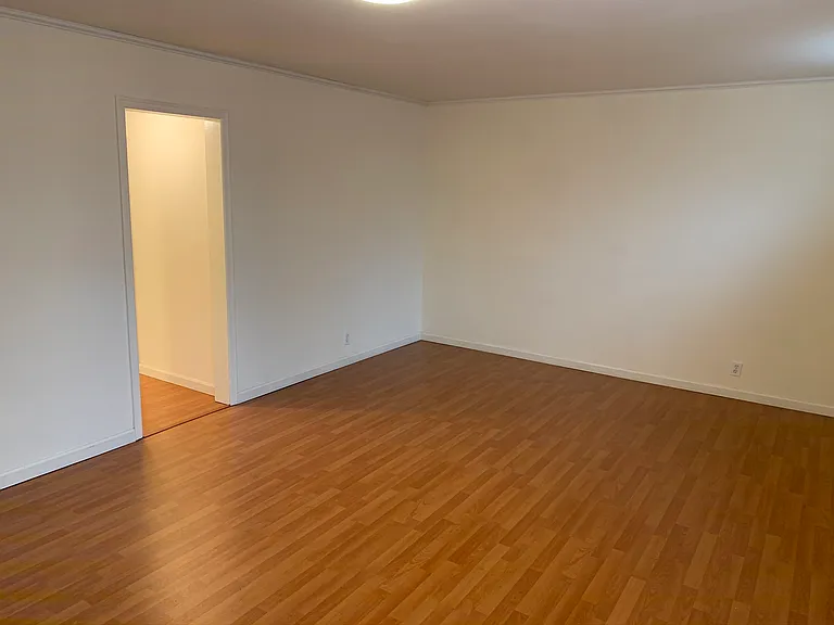 5600 University Way NE — Photo 6