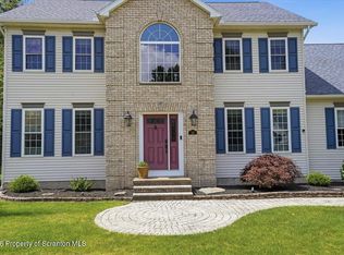 26 Pinewood Dr, Gouldsboro, PA 18424