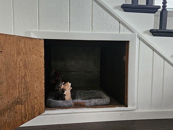 5th image of 428 N Main St