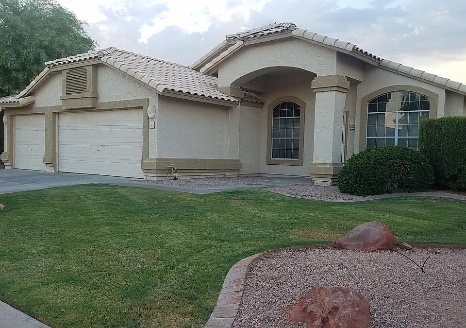 1st image of 1172 W Courtney Ln