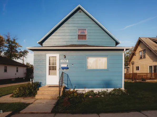 604 9th Ave SE, Jamestown, ND 58401