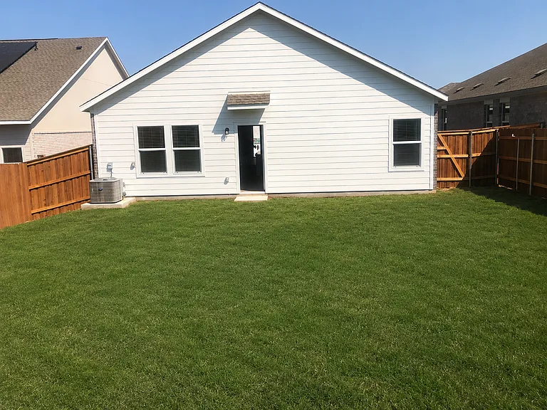 120 Greystone Ct — Photo 3