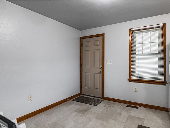 5th image of 3208 Clement Ave