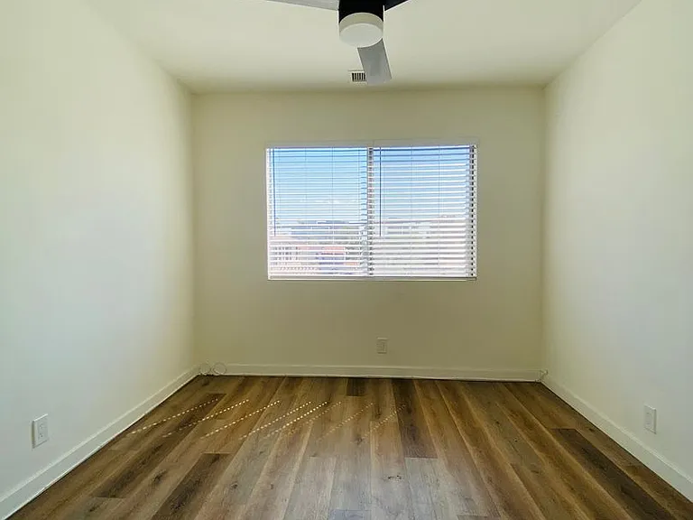 212 S Arnaz Dr — Photo 25