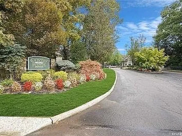 10 Tiffany Ct E, Nesconset, NY 11767