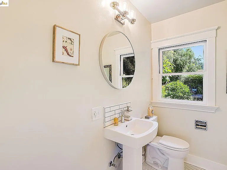 2520 Hearst Ave — Photo 13