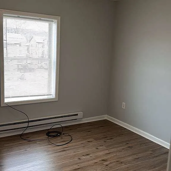 233 W Diamond St — Photo 6