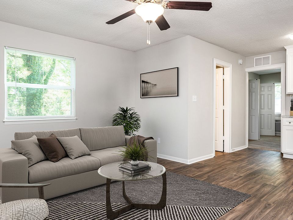 Deluxe Living Room