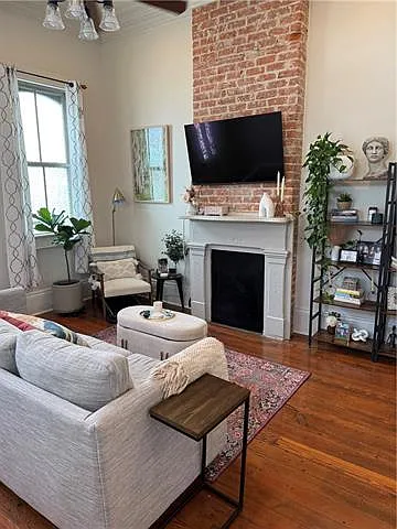 2 bed, 1.0 bath, 890 sqft, $2,150 — Photo 4