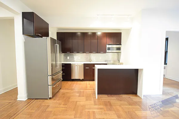 Sold by Rolling Stone Realty LLC | media 11