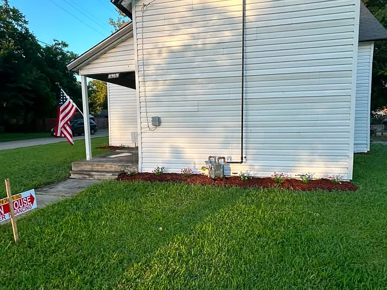 426 N Clements St — Photo 4