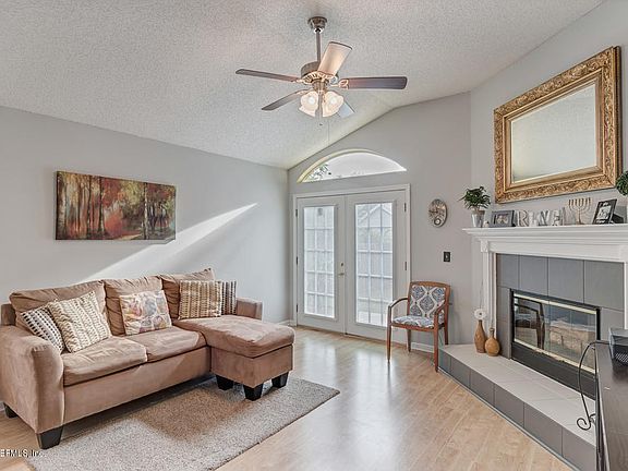 3rd image of 1174 Homard Blvd E