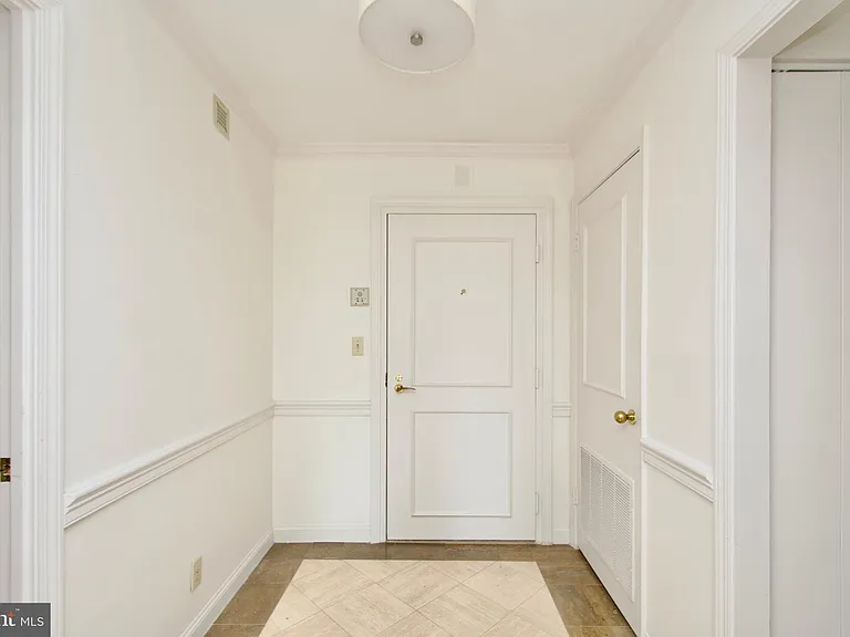 1250 S Washington St #218 — Photo 5