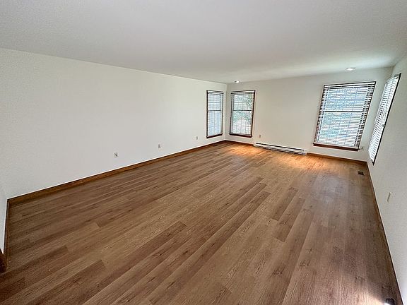 5th image of 2437 Simpson Ave
