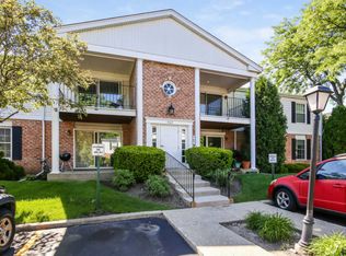 969 Golf Course Rd APT 5, Crystal Lake, IL 60014