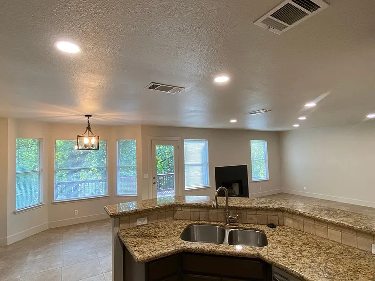 1129 Stephanie Lee Ln — Photo 5