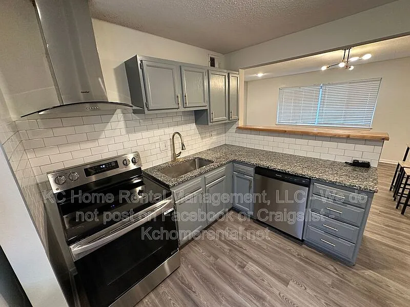 2 bed, 1.0 bath, $1,195 — Photo 3