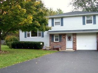 30 Rigney Ln, Rochester, NY 14612