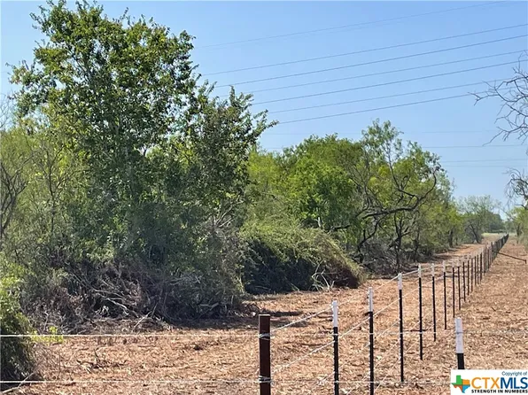 1543 Fm 446, Victoria, TX 77905