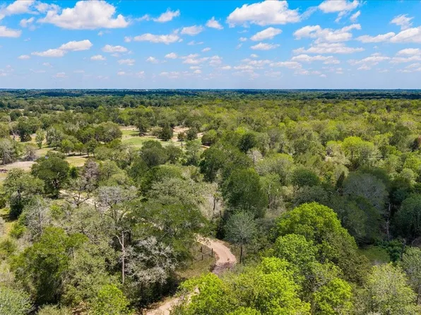2516 Klimek Rd, Fayetteville, TX 78940