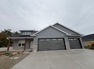 3076 Gilbert Dr, Green Bay, WI 54311