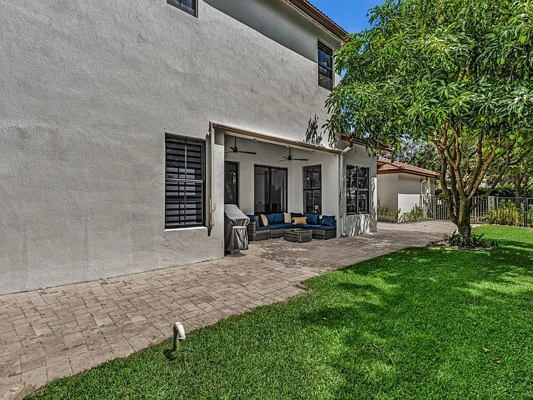 8289 NW 38th St — Photo 23