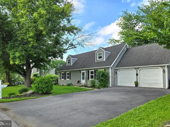17 Goldenrod Dr, Carlisle, PA 17015