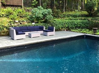56 Glenview Dr, Southampton, NY 11968