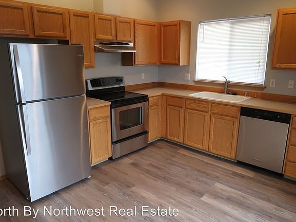 3rd image of 8322 80th Dr NE