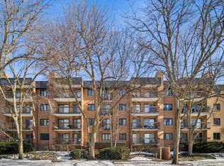 1695 2nd St APT 402, Highland Park, IL 60035