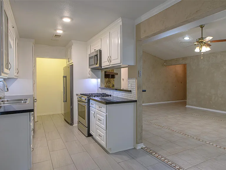 4110 Garden Springs Dr — Photo 7