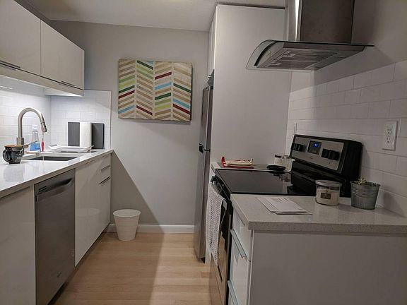 3rd image of 300 Park Terrace Dr APT 309